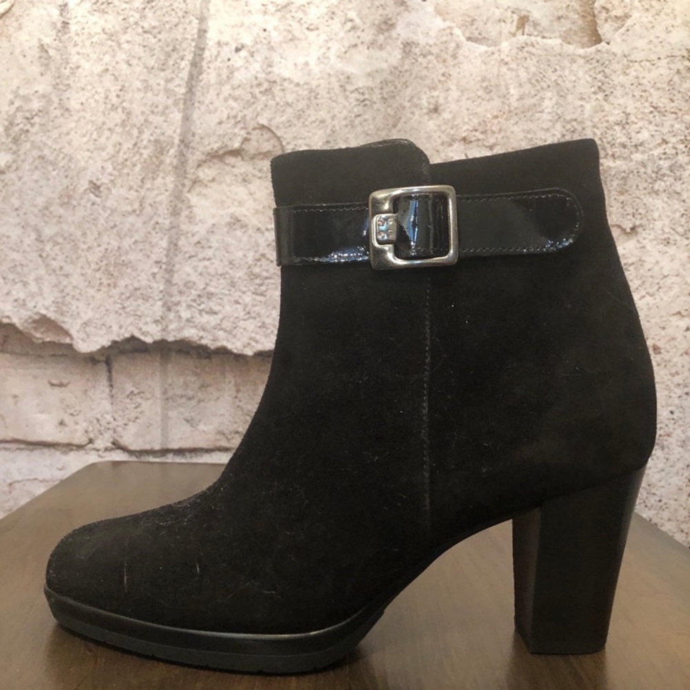 Confort Black Suede Booties